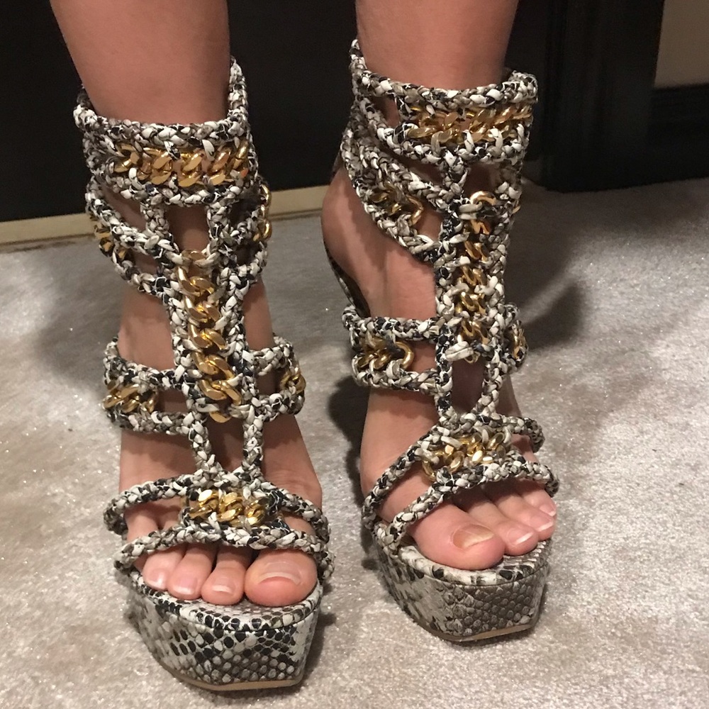 Colin Stuart cute heels!